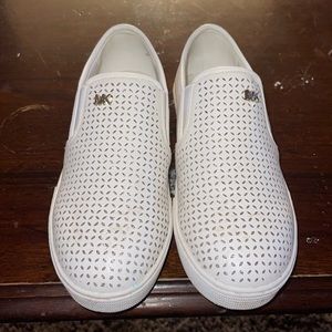 Kids size 4Y Michael Kors shoes